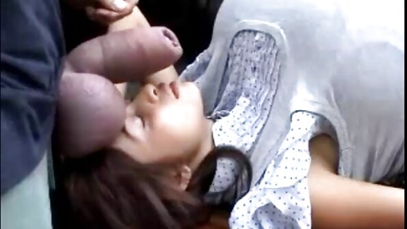 สีบลอนด์ฝรั่งเศสหลงใหลได้รับไก่ดำในรูตูดแน่นของเธอ