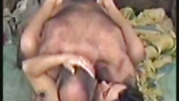 สาวเอเชียให้ blowjob กับศาสตราจารย์ของเธอ