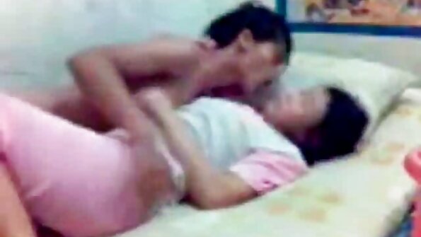 วิดีโอโป๊กลางแจ้งของวัวหัวโล้นเจาะผมสีน้ำตาลของจิ๋ม
